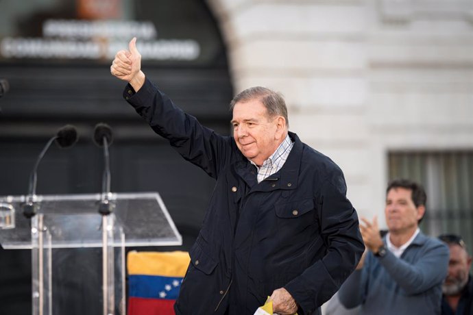 El líder opositor venezolano, Edmundo González, durante una concentración por la libertad de Venezuela, en la Puerta del Sol, a 28 de septiembre de 2024, en Madrid (España). Cientos de venezolanos se han concentrado una vez más en la Puerta del Sol y en o