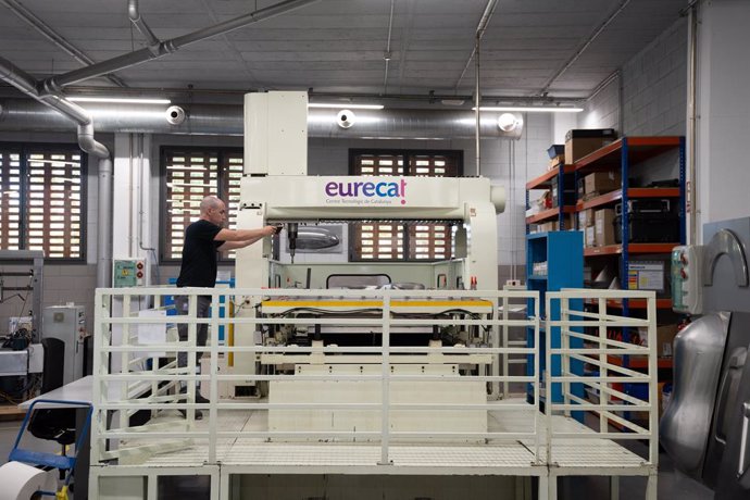 Un hombre trabaja en Eurecat, a 4 de octubre de 2024, en Cerdanyola del Vallès, Barcelona, Catalunya (España).