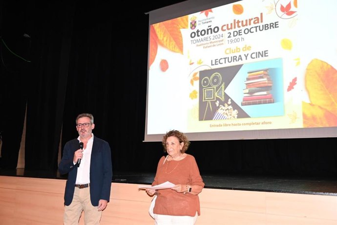 El Ayuntamiento de Tomares presenta el club de lectura, el Cinefórum y un nuevo taller de escritura creativa.
