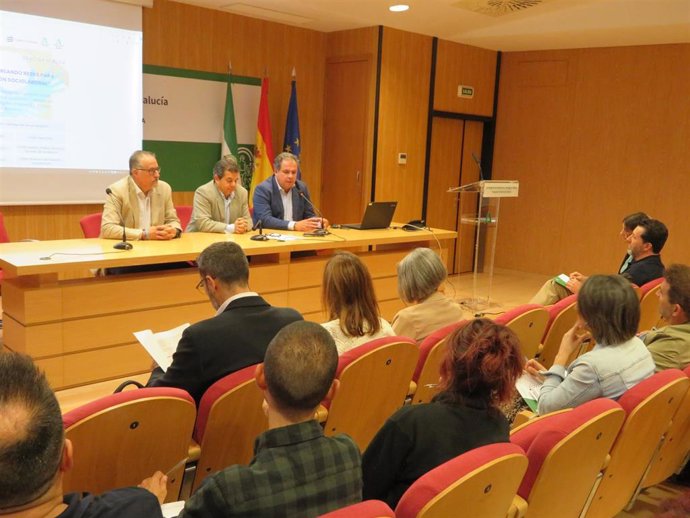 Presentación de las líneas de trabajo y del procedimiento de colaboración del ámbito institucional de la Eracis+ en Huelva.