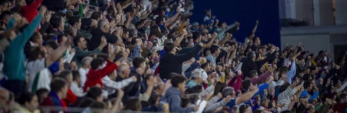 Los aficionados de la SD Huesca  tienen la oportunidad este viernes de contribuir al trabajo de la Asociación Alzheimer Huesca entregando sus donativos en las huchas que voluntarios de la asociación mostrarán en las diferentes puertas de El Alcoraz.