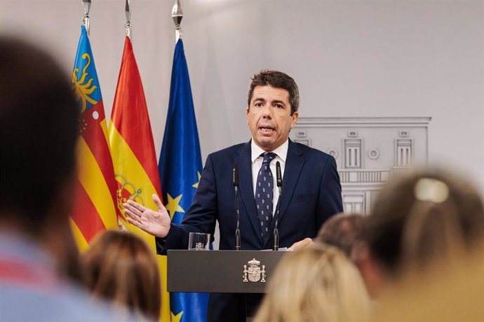 El presidente de la Comunitat Valenciana, Carlos Mazón, ofrece una rueda de prensa tras su reunión con el presidente del Gobierno, Pedro Sánchez, en el Complejo de La Moncloa