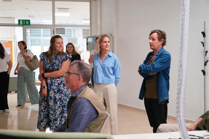 La regidora de Servicios Sociales, Educación, Participación Ciudadana, Juventud e Igualdad, Lourdes Roca, visita Casals de Barri de Palma.