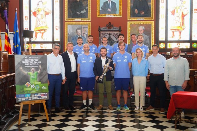 Presentación del trofeo Ciutat de Palma-Memorial Miquel Jaume en el Ayuntamiento de Palma.
