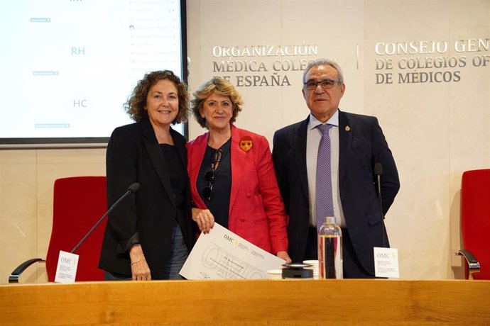 La doctora Carmen Hoyos Peña, nueva representante nacional de la sección colegial de médicos jubilados del CGCOM