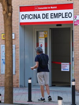 Archivo - Una oficina del SEPE, a 3 de septiembre de 2024, en Madrid (España). El número de parados registrados en las oficinas de los servicios públicos de empleo subió en 21.884 personas en agosto en relación al mes anterior, lo que supone un aumento de