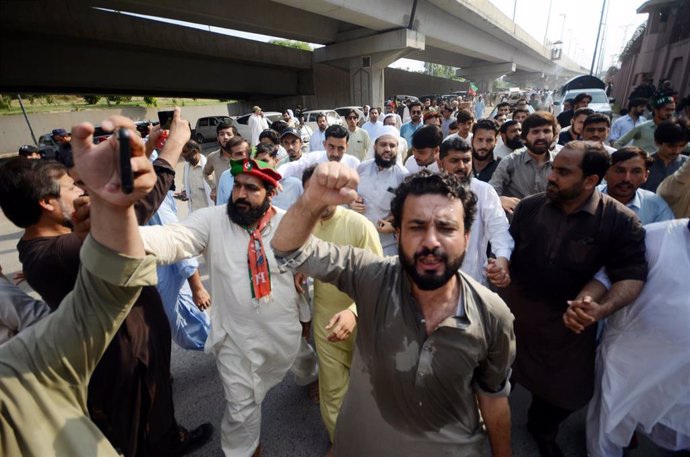 Simpatizantes del PTI durante una protesta en Pakistán 