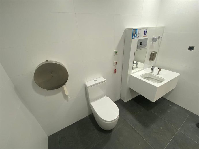 Imagen del nuevo aseo con el lavabo adaptado.