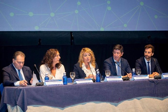 Autoridades en la inauguración del Foro de la Red Transnacional Antlántica (RTA) celebrado en Huelva.