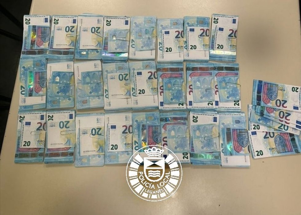 Dos detenidos en Leganés tras una persecución policial en la que arrojaban por la calle billetes de 20 falsos