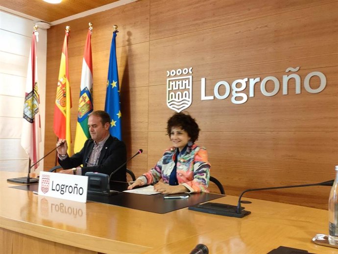 Los concejales del Ayuntamiento de Logroño, Celia Sanz y Francisco Iglesias, en comparcencia de prensa