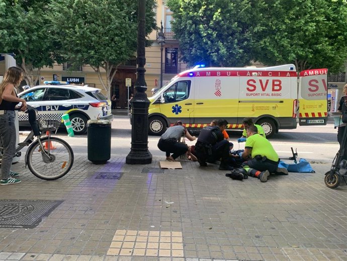 Herido tras un choque entre dos patinetes eléctricos en la calle Colón