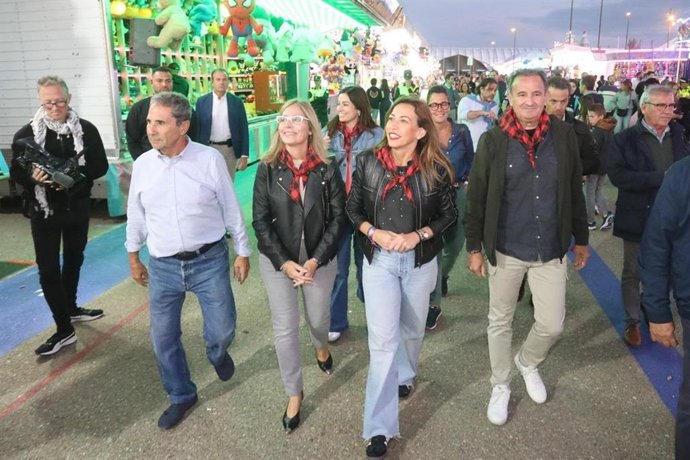 La alcaldesa de Zaragoza, Natalia Chueca, visita el ferial