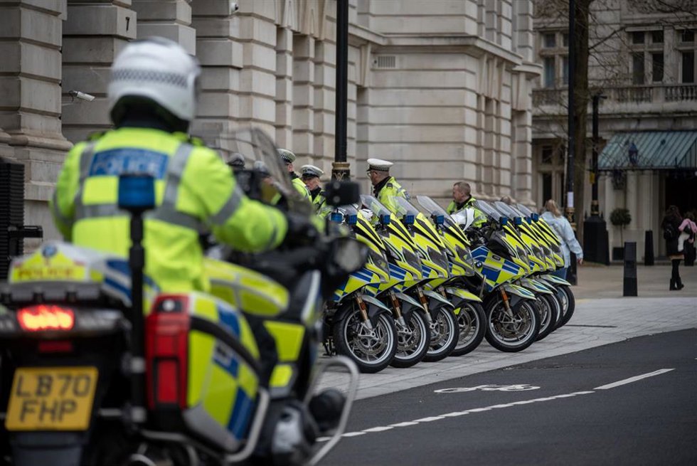 Archivo - Imagen de archivo de agentes de Policía de Londres motorizados