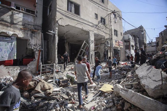 Vista de un edificio destruido por bombardeos de Israel contra el campo de Tulkarem, Cisjordania