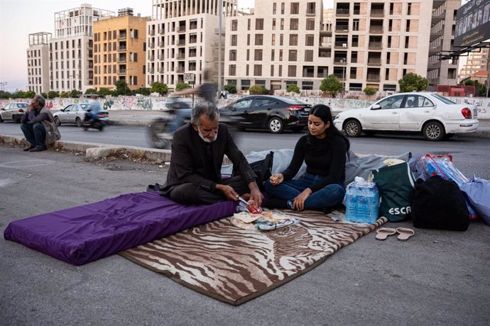 Desplazados llegados del sur de Líbano se instalan en Beirut en su huida de los bombardeos de Israel