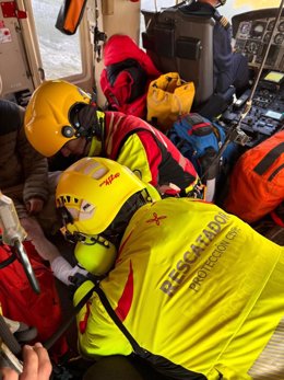 Evacuado en helicóptero un senderista israelí con un pie roto por el desprendimiento de una roca en una ruta en Camaleño