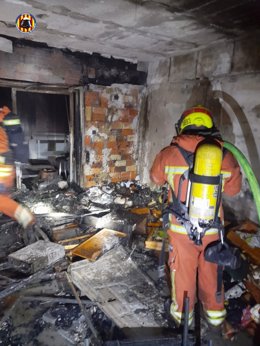 Extinguido un incendio que calcinó el comedor de una vivienda en la playa del Puig