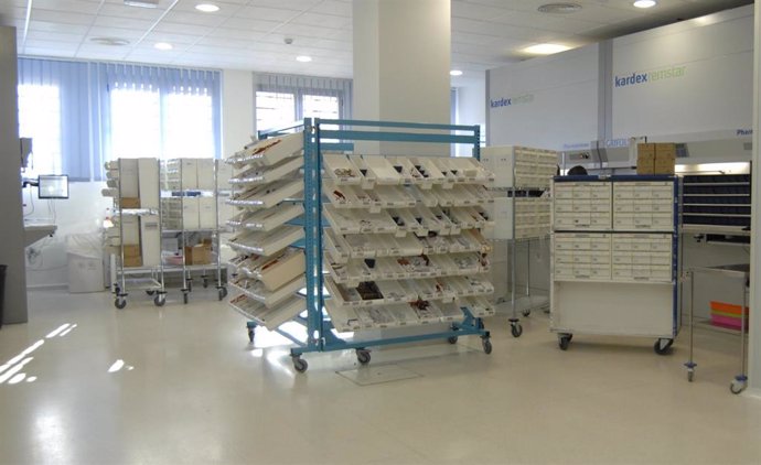 Archivo - Farmacia del Hospital Reina Sofía.