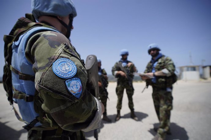 Archivo - 19 May 2024, Lebanon, ---: Soldiers on guard before the visit of Tanaiste Micheal Martin to meet members of the 124th Infantry Battalion at Camp Shamrock in Debel during a visit to Lebanon to meet Irish troops serving with the United Nations Int