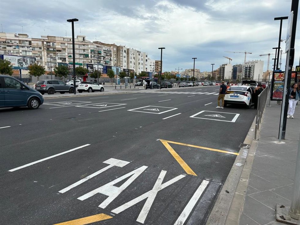 Zona de estacionamiento rápido en la estación de tren Joaquín Sorolla de Valncia