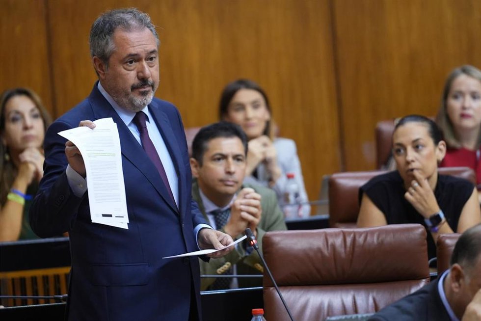 El secretario general del PSOE de Andalucía, JuanEspadas, durante el Pleno del Parlamento esta semana.