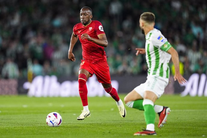 Archivo - Dodi Lukebakio of Sevilla FC in action during the Spanish league, La Liga EA Sports, football match played between Real Betis and Sevilla FC at Benito Villamarin stadium on April 28, 2024, in Sevilla, Spain.