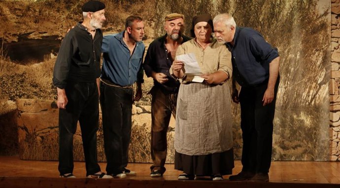 Una escena del drama social y amoroso 'María Rosa', original de Ángel Guimerá y dirigida por Francesc Parcerisas y que presentará la compañía barcelonesa Grup de Teatre Associació Cultural y Recreativa de Fals el 26 de octubre en Mequinenza.