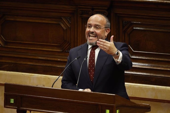 Archivo - El líder del PP catalán, Alejandro Fernández, en el Parlament