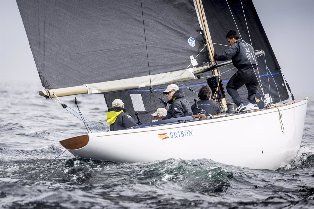 The ‘Bribon’ of King Juan Carlos and the Finnish ‘Oiva’, European champions of 6 Meters in the Xacobeo Trophy