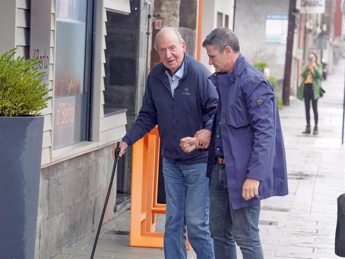 Don Juan Carlos llega al Restaurante D'Berto a 05 de Octubre de 2024 en O Grove, Galicia (España).