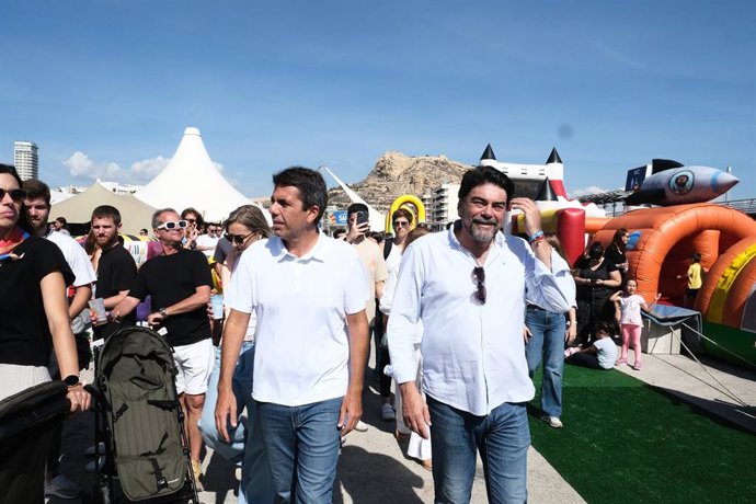 El president de la Generalitat, Carlos Mazón, y el alcalde de Alicante, Luis Barcala.