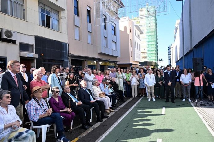 Acto de develación del rótulo de la calle Doctor Juan Bartual Pastor.