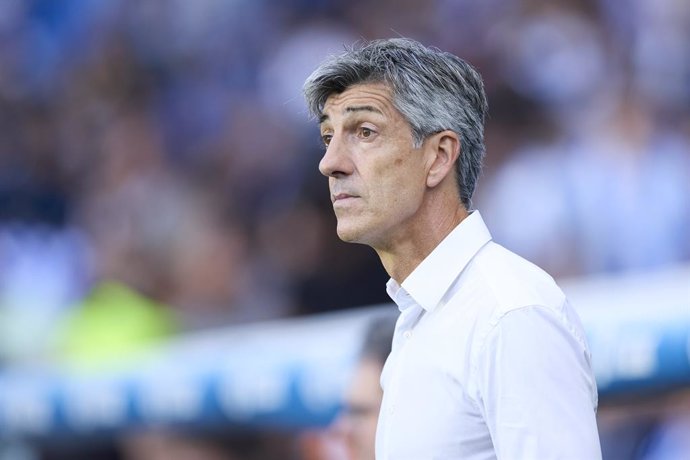 Imanol Alguacil head coach of Real Sociedad looks on during the LaLiga EA Sports match between Real Sociedad and Valencia CF at Reale Arena on September 28, 2024, in San Sebastian, Spain.