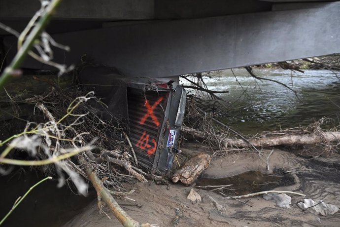 October 4, 2024, Elizabethton, Tn, United States: The remains of a pick up truck and debris stuck under a bridge, swept along by flooding from Hurricane Helene, October 4, 2024 in Elizabethton, Tennessee.