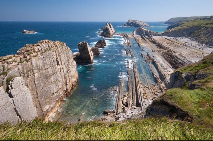 Archivo - Paisaje del Geoparque Costa Quebrada.-ARCHIVO