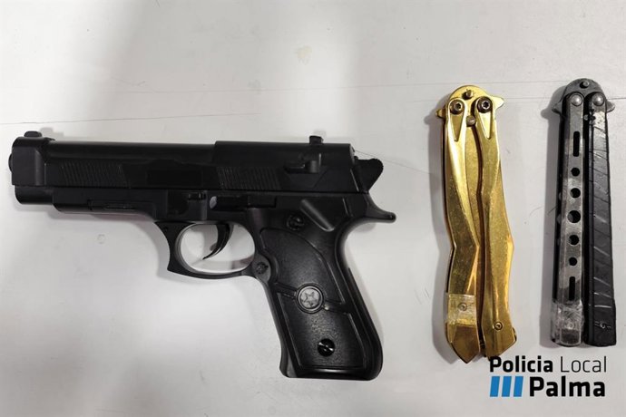 Arma simulada incautada a un menor en un centro escolar de Palma