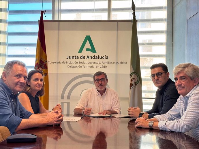 Acto de adhesión de la Fundación Cádiz CF a la Campaña de Acogimiento de Menores de la Junta de Andalucía.