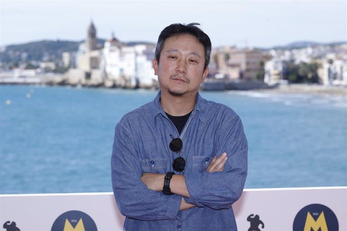 El director Jang Jae-hyun posa en el photocall de la película ‘Exhuma’, en el Festival de Sitges 2024, a 5 de octubre de 2024, en Sitges, Barcelona, Catalunya (España). La película narra la historia de una chamana y su aprendiz, que son contratados por un