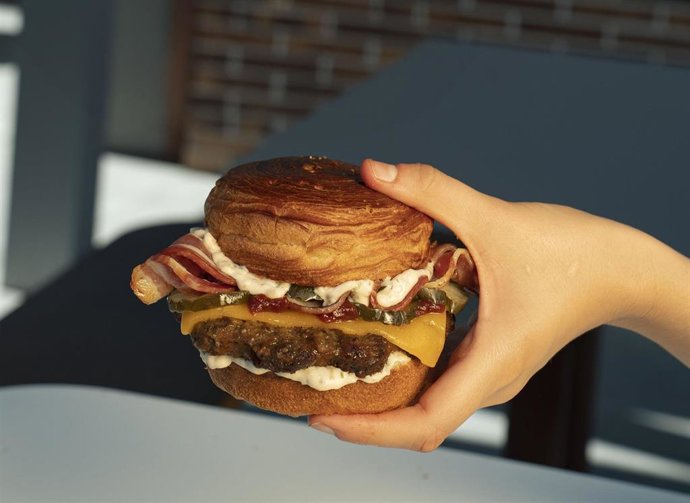 Archivo - Imagen de archivo de una hamburguesa