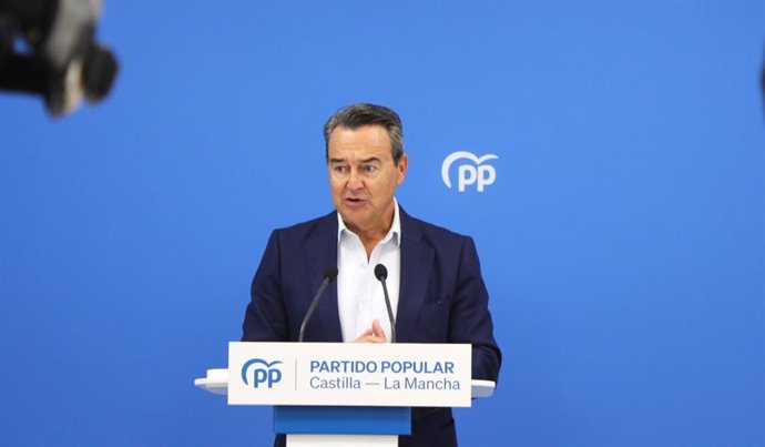 El diputado nacional del PP, Agustín Conde, durante la rueda de prensa en Toledo.