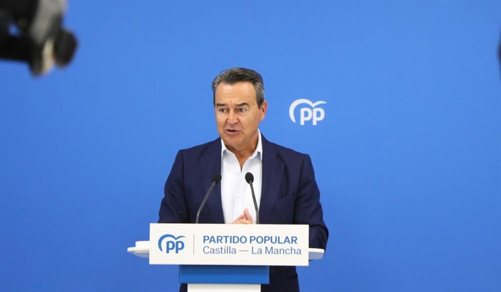 El diputado nacional del PP, Agustín Conde, durante la rueda de prensa en Toledo.