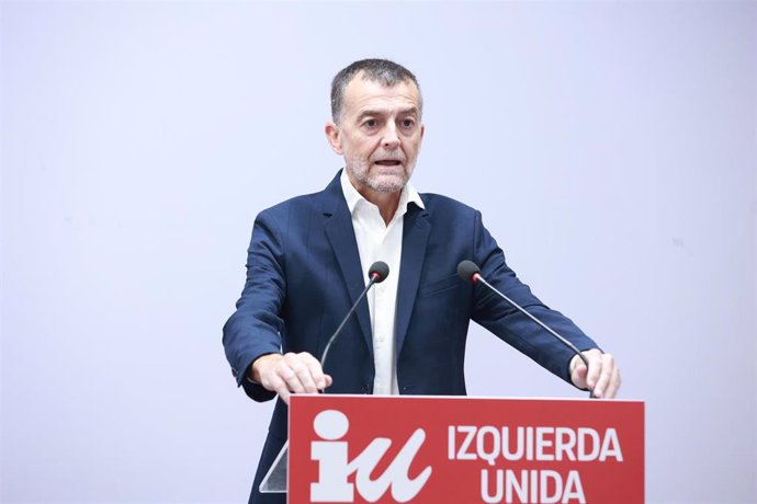 El coordinador federal de Izquierda Unida, Antonio Maíllo, durante la rueda de prensa. A 09 de septiembre de 2024, en Sevilla (Andalucía, España). 