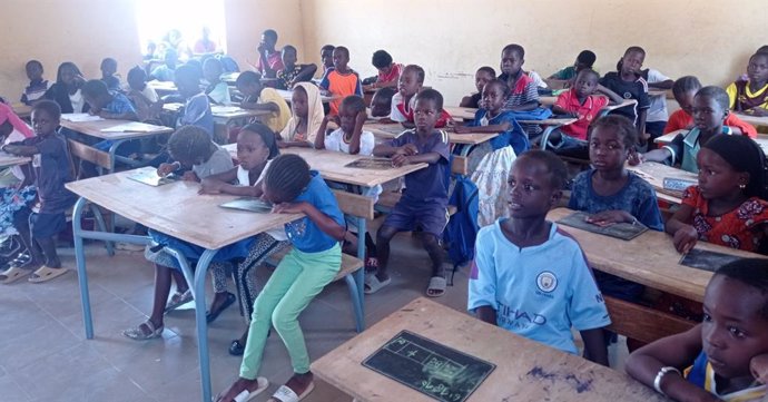 Niños en una escuela. 