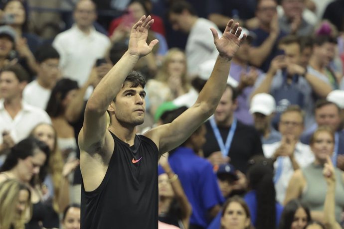 Archivo - Carlos Alcaraz of Spain celebrates his first round victory during day 2 of the 2024 US Open, Grand Slam tennis tournament on 27 August 2024 at USTA Billie Jean King National Tennis Center in Flushing Meadows, Queens, New York, United States - Ph