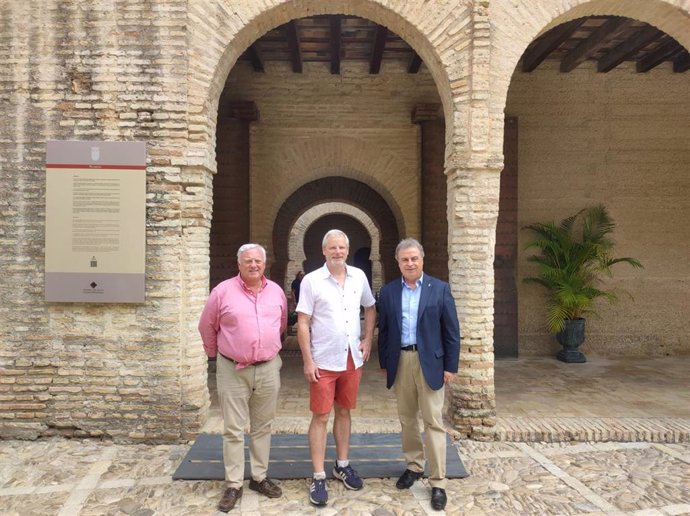 El Ayuntamiento recibe al regidor estadounidense en el Conjunto Monumental del Alcázar.