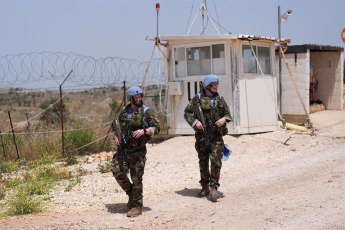 Archivo - 19 May 2024, Lebanon, ---: Soldiers on guard before the visit of Tanaiste Micheal Martin to meet members of the 124th Infantry Battalion at Camp Shamrock in Debel during a visit to Lebanon to meet Irish troops serving with the United Nations Int