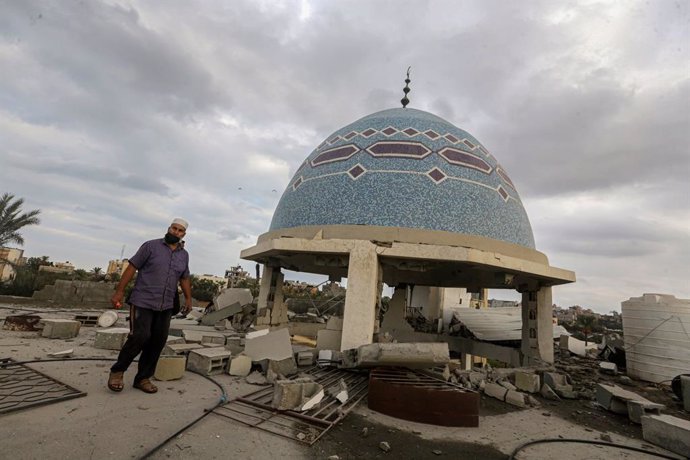 GAZA, Oct. 6, 2024  -- Photo taken on Oct. 6, 2024 shows a mosque attacked by the Israeli army in the city of Deir al-Balah in central Gaza Strip. At least 24 Palestinians were killed and 93 others wounded during Israel's bombing of a mosque and a school 