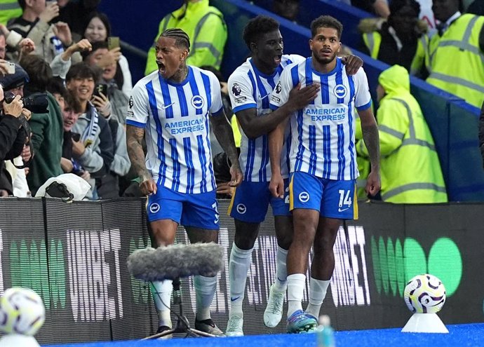 Fútbol/Premier.- (Crónica) El Brighton remonta y supera en la tabla al Tottenham