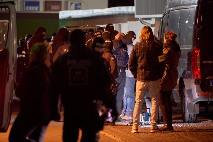 FILED - 06 October 2024, Rhineland-Palatinate, Hachenburg: Police officers gather ahead of a major night-time raid in the Westerwald. Police have broken up a large gathering with a suspected right-wing extremist background. Photo: ---/TNN/dpa